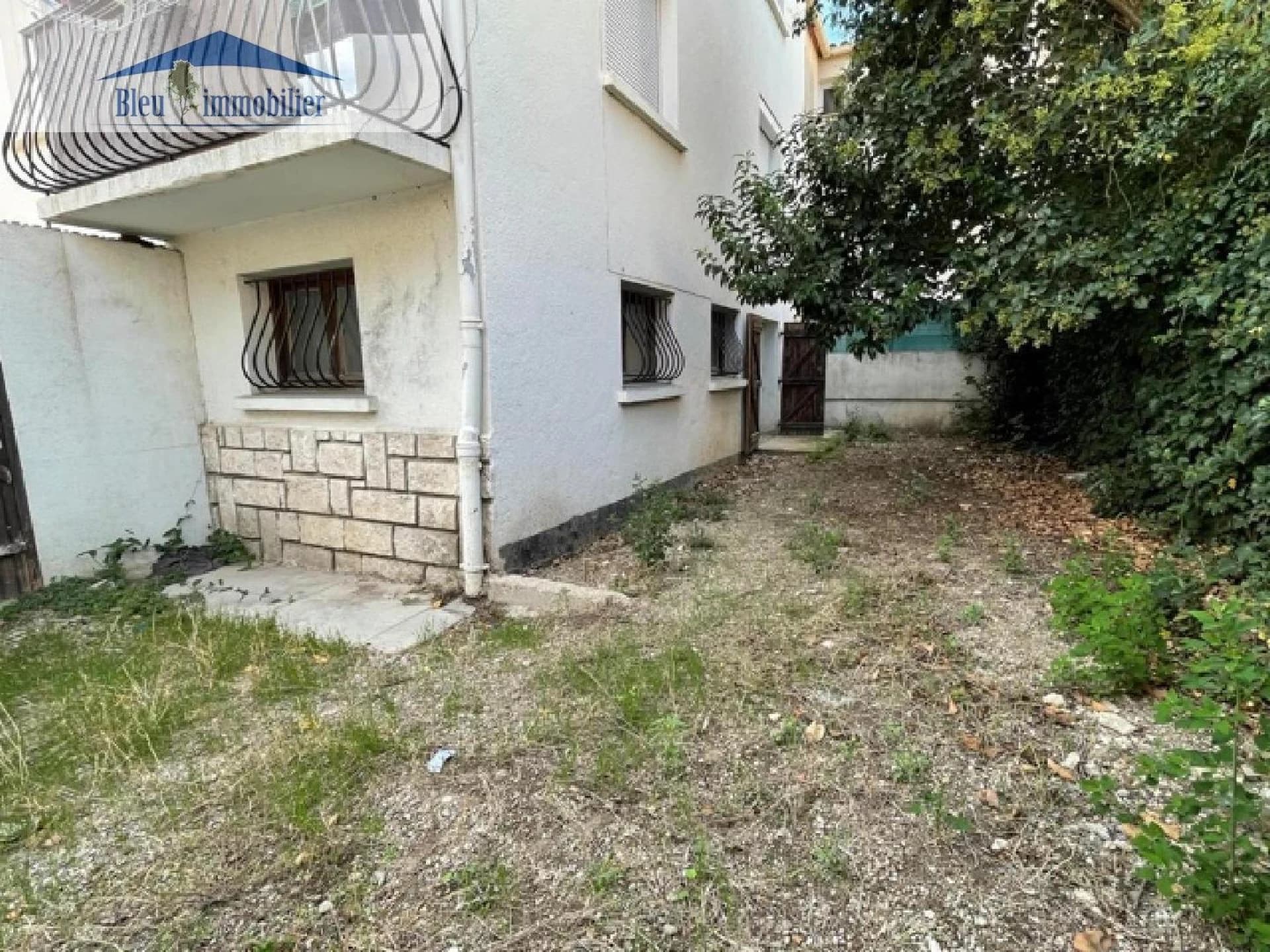715417 photo